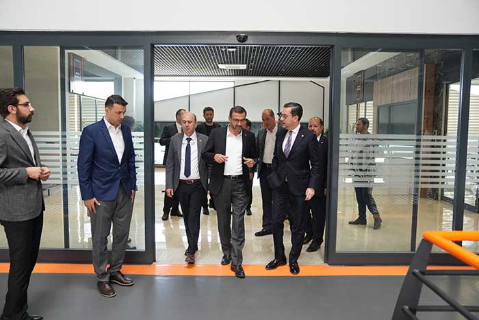 denizlili-sanayiciler-konya-model-fabrikayi-inceledi-1