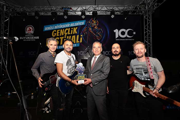 genclik-festivali-tum-hiziyla-suruyor-2