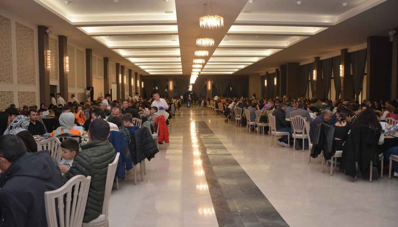 Gonul Koprusu Dayanisma Derneginden 750 Kisilik Iftar Yemegi 4