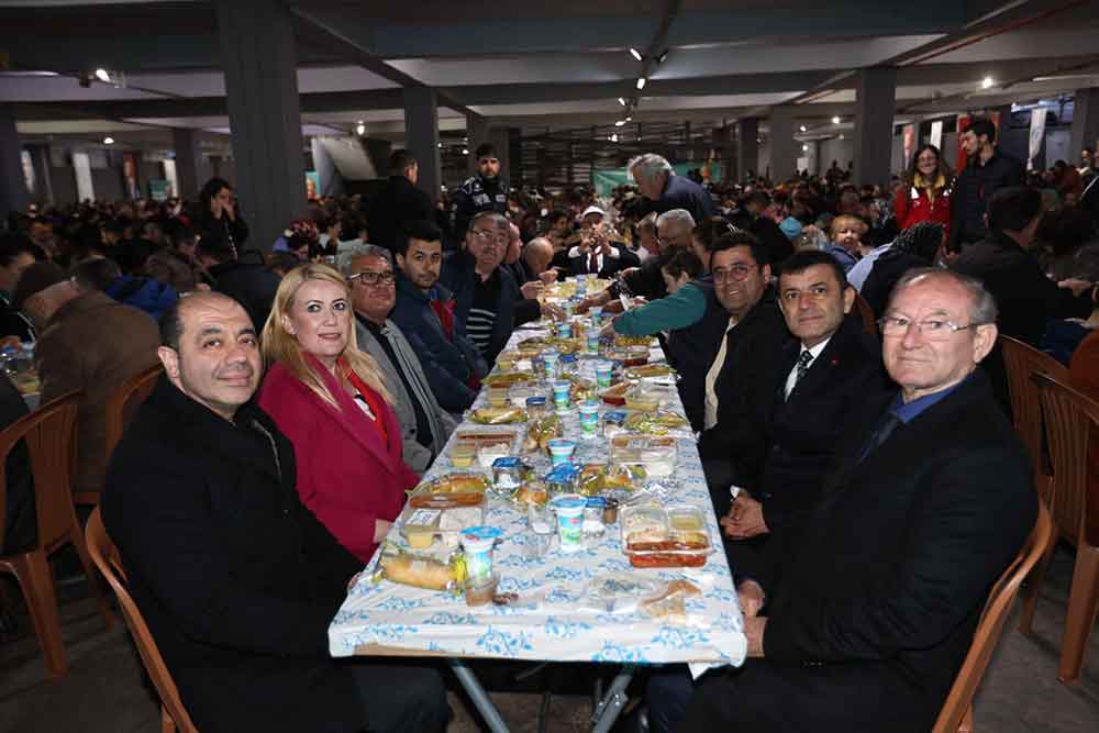 Iftar Sofrasi Bu Kez Mehmet Akif Ersoy Mahallesinde Kuruldu 2