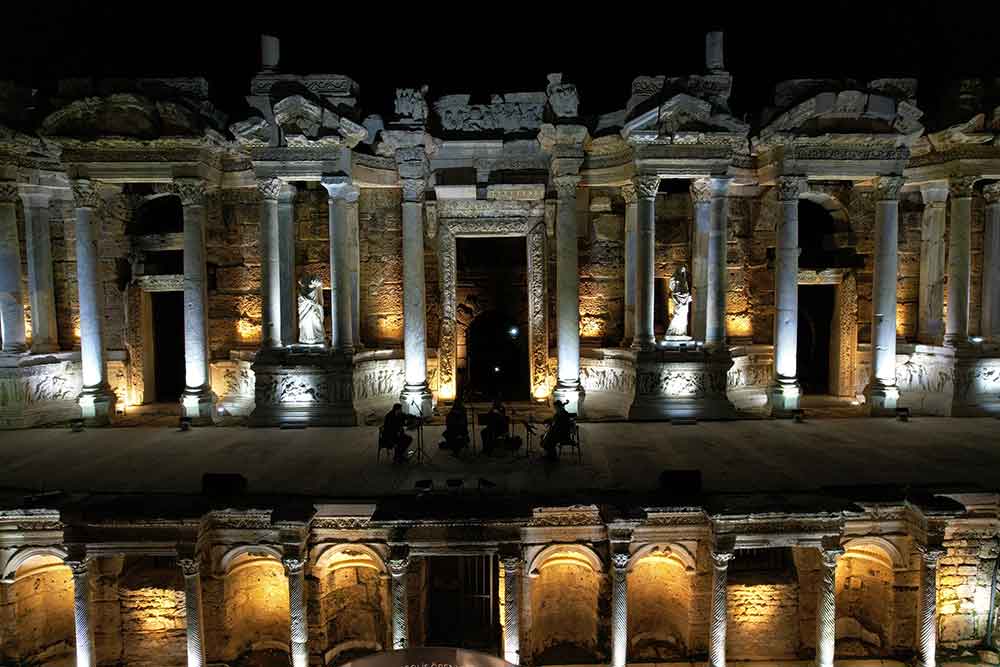 Pamukkale Travertenleri Ve Hierapolis Oren Yeri Artik Gece De Ziyaret Edilebilecek 1