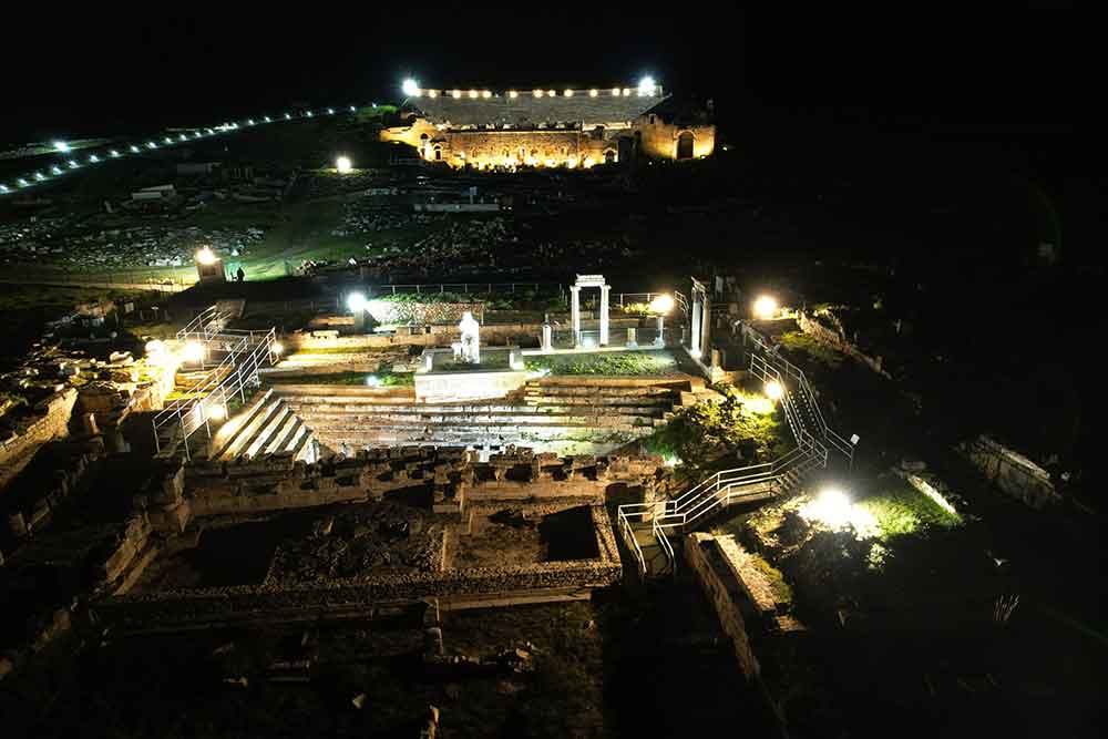 Pamukkale Travertenleri Ve Hierapolis Oren Yeri Artik Gece De Ziyaret Edilebilecek