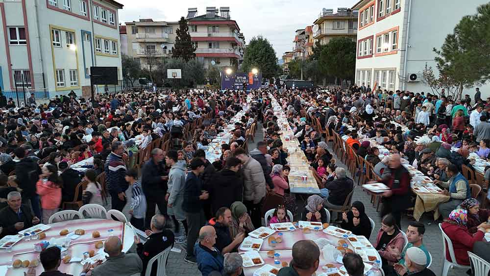 Saraykoy Belediyesinin Iftar Sofrasinda Binler Bulusuyor