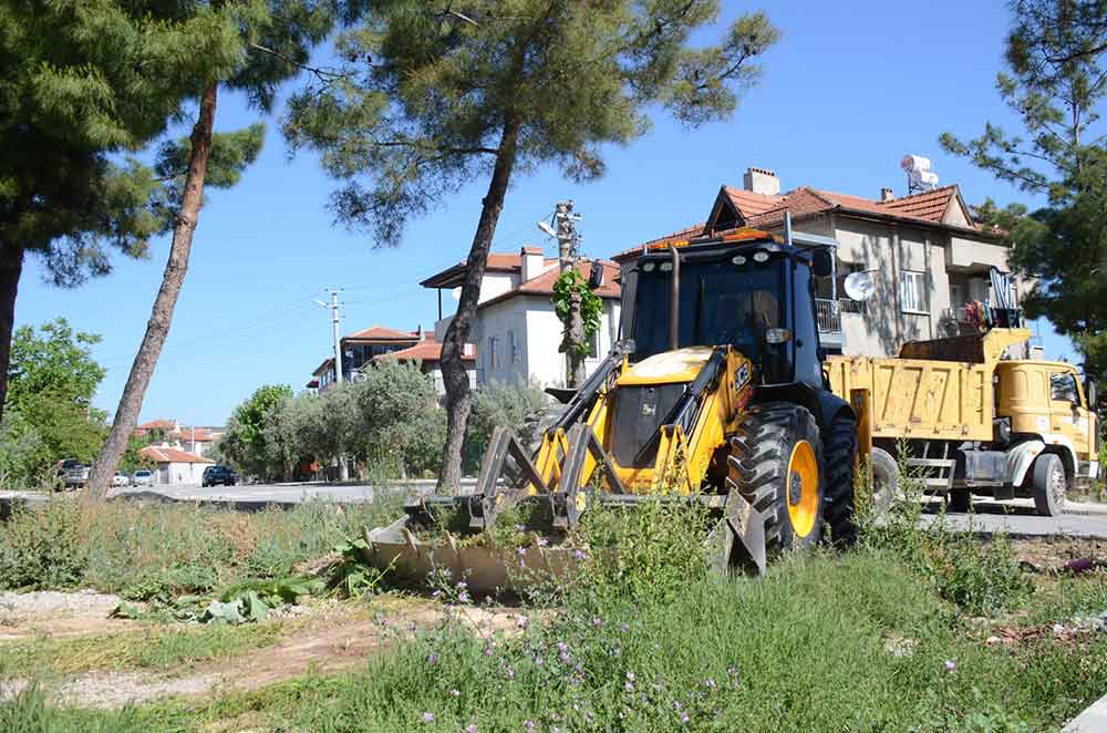 Pamukkale Belediyesi Ilcede Bahar Bakimi Yapiyor 1