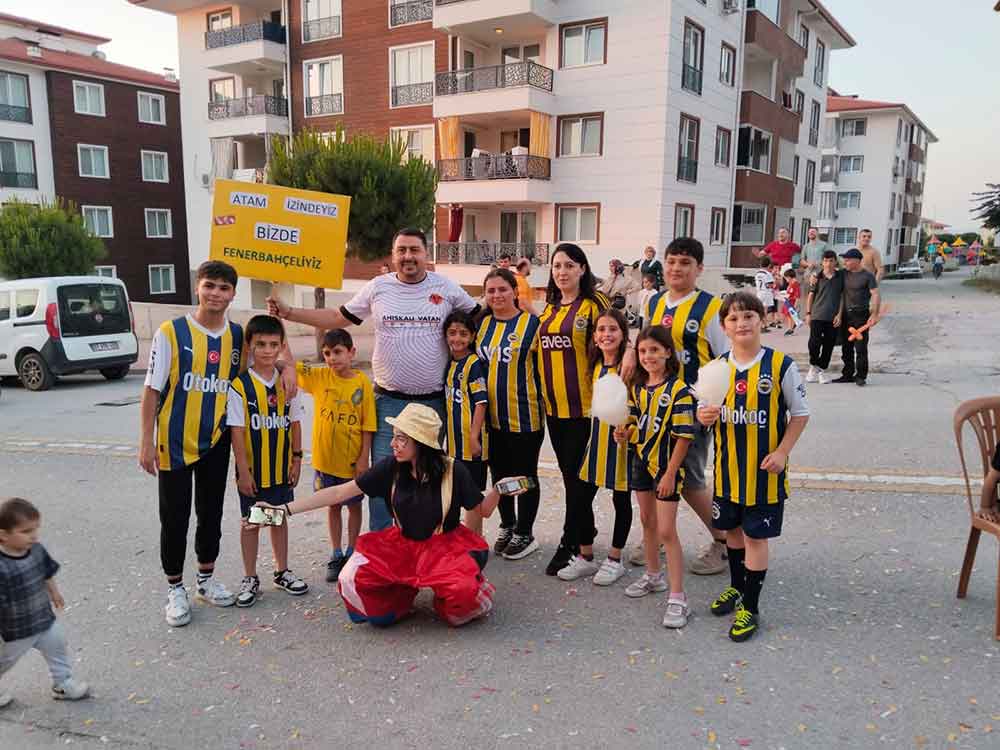 Galatasaray Ve Fenerbahceli Minikler 24 Sampiyonlugu Birlikte Kutladi 2