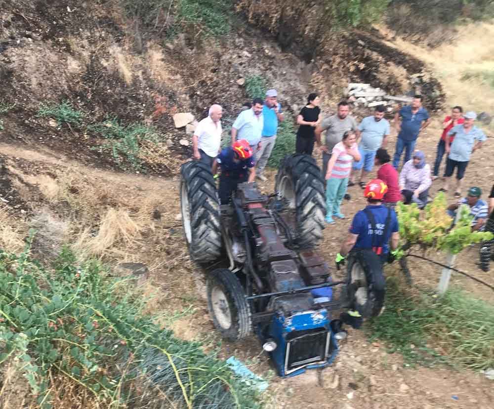 Denizlide Devrilen Traktorun Altinda Kalan Kari Koca Hayatini Kaybetti 4