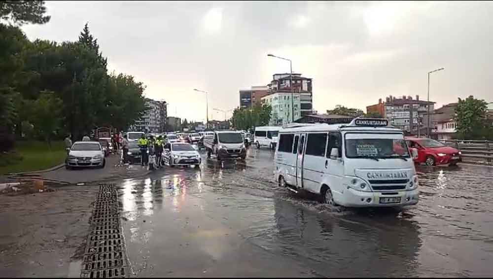 Denizlide Siddetli Yagis Ve Firtina Etkili Oldu 1