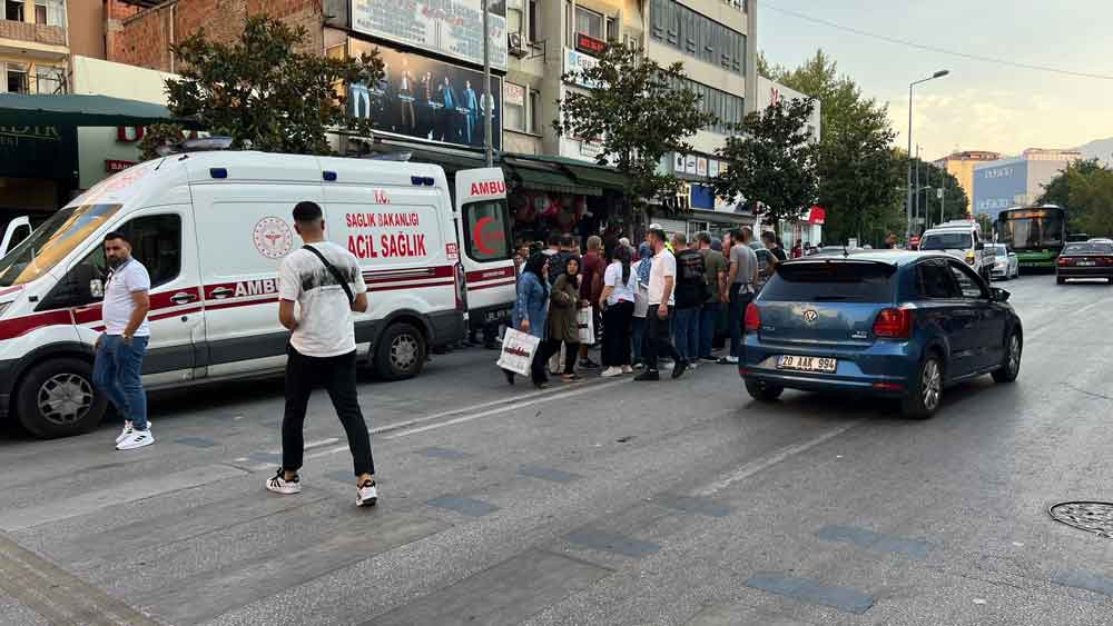 Denizli Yaya Gecidinden Gecen Kadin Kaza Yaralandi1