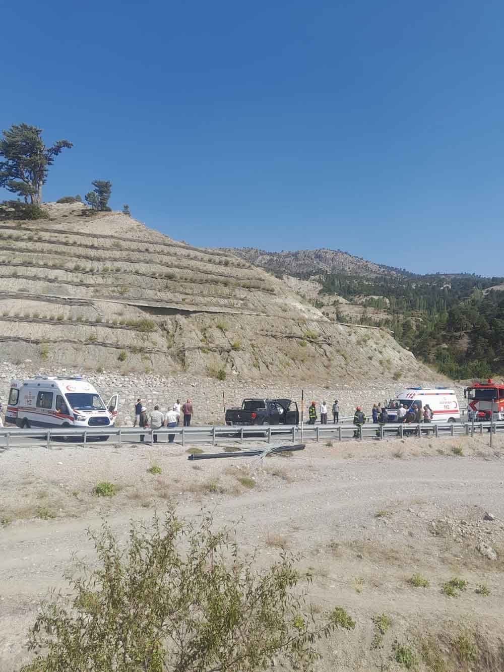 Denizlide Iki Arac Kafa Kafaya Carpisti 1 Olu 3 Yarali