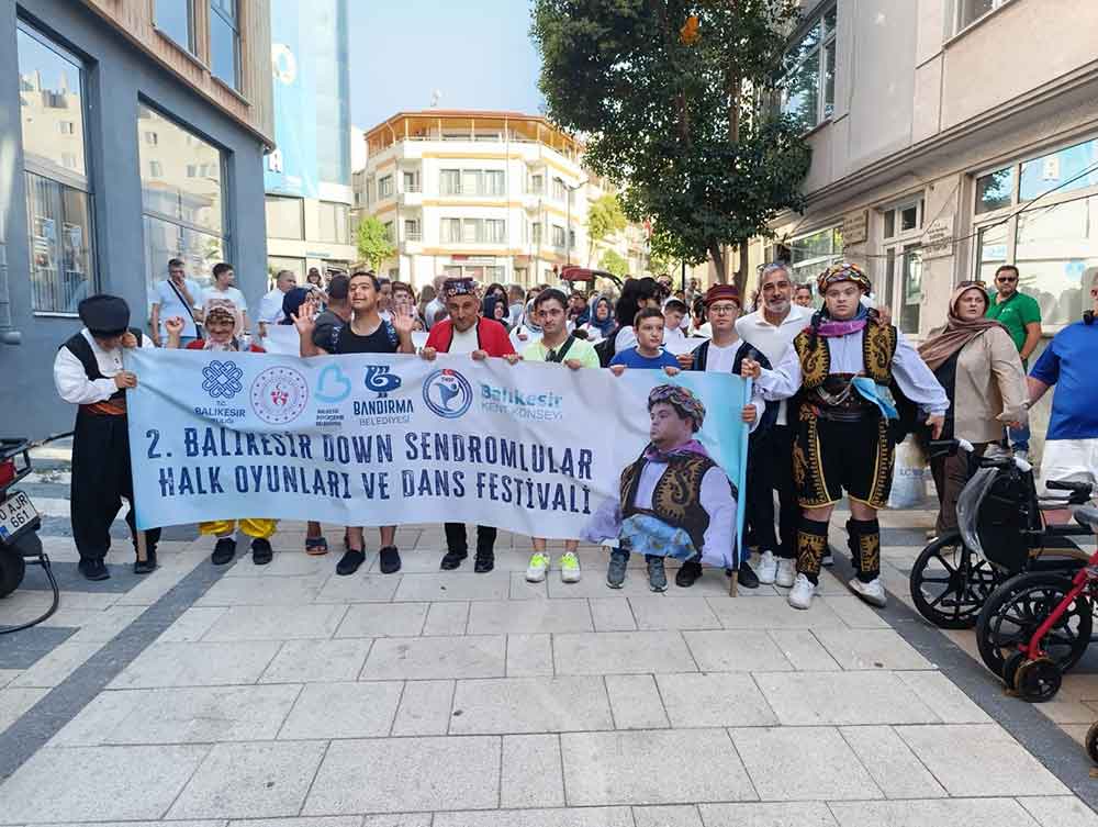 Denizlinin Down Sendromlu Cocuklari Bandirma Festivaline Renk Katti 3