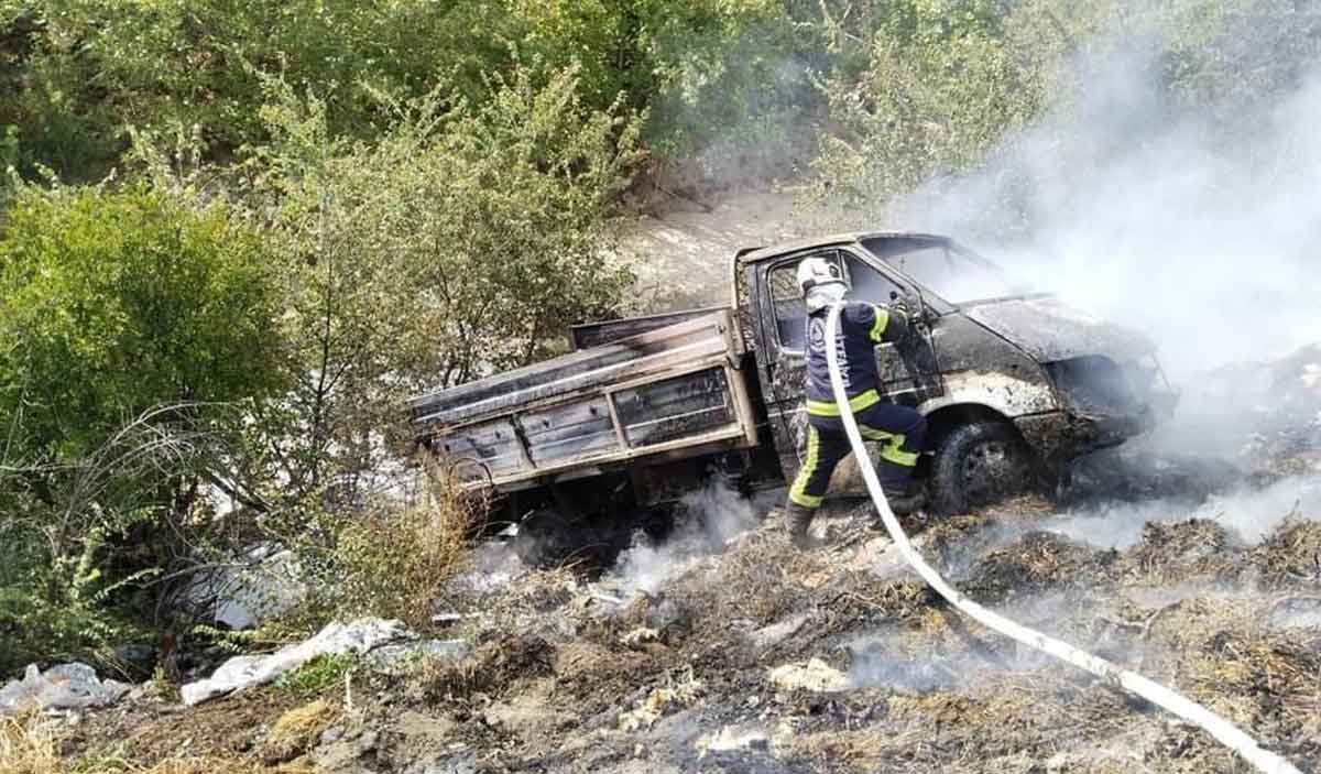 Denizlide Sarampole Devrilen Kamyonet Yangina Neden Oldu 1