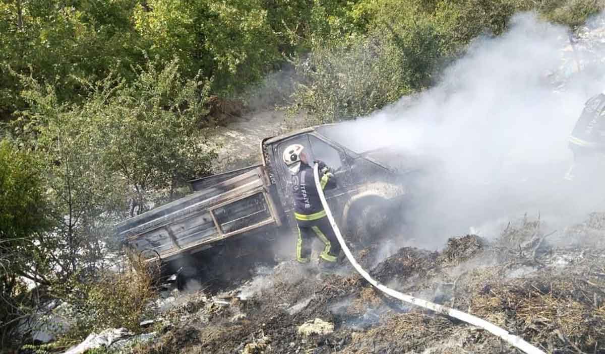 Denizlide Sarampole Devrilen Kamyonet Yangina Neden Oldu 2