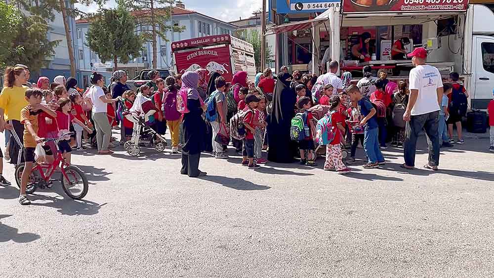 Denizlili Esnaflar Narin Icin Lokma Dokturdu 4