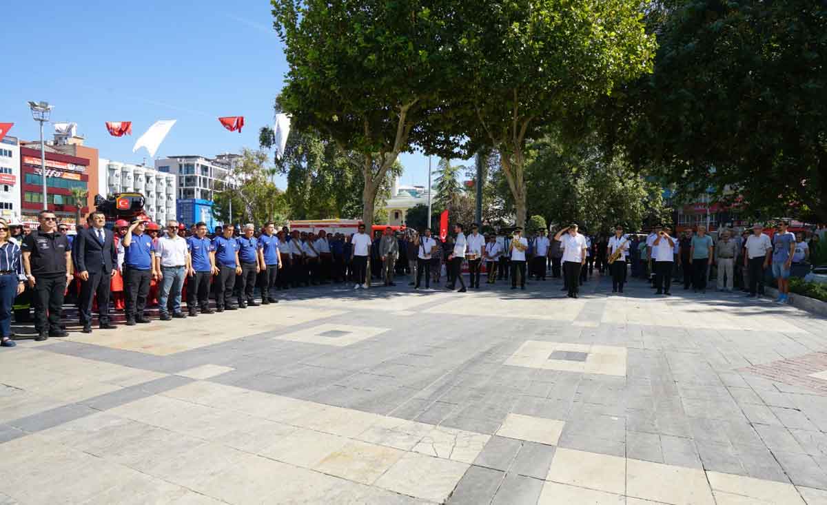 İtfaiye Haftası'nda Valilikten Çınara Yürüdüler Vatandaşlar Alkışladı