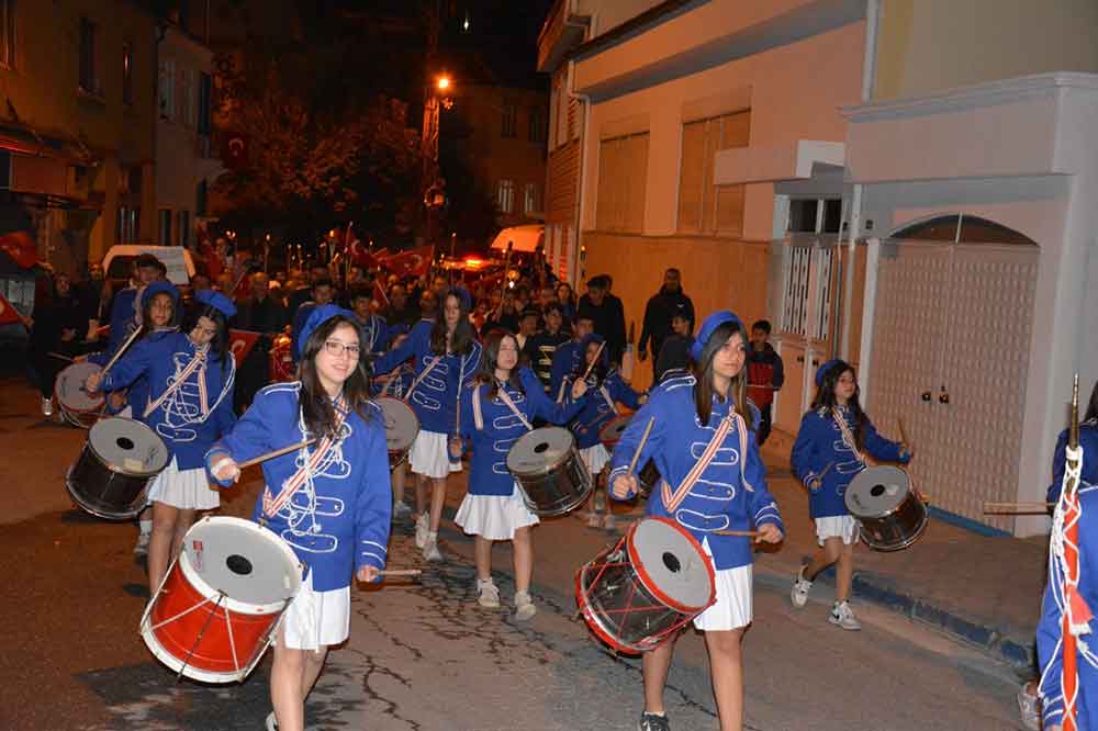 Babadagda Cumhuriyet Coskusu Fener Alayiyla Taclandi 1