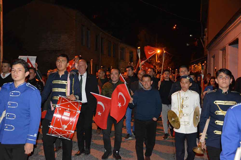 Babadagda Cumhuriyet Coskusu Fener Alayiyla Taclandi 2