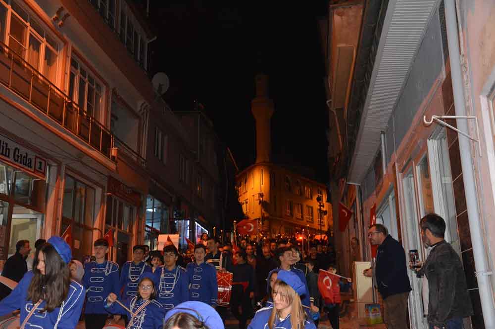 Babadagda Cumhuriyet Coskusu Fener Alayiyla Taclandi