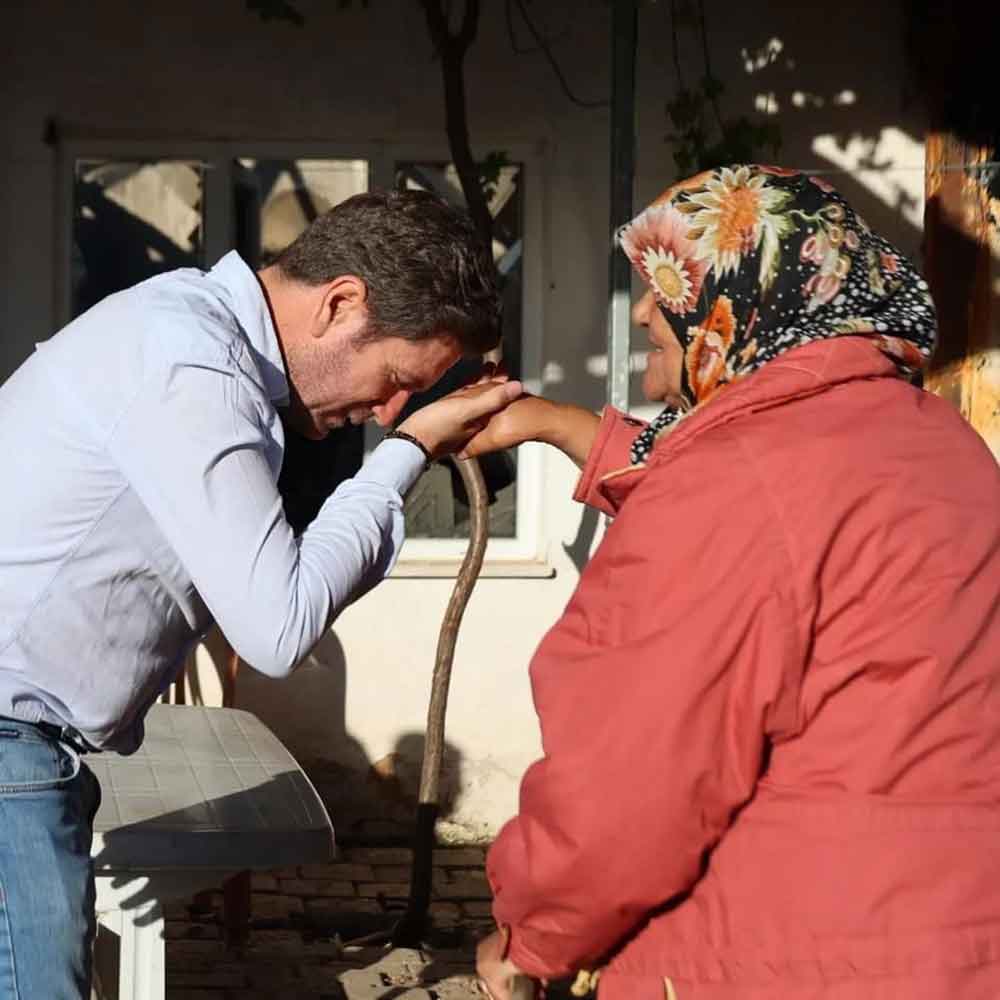 Baskan Tatik Evi Yanan Aileye Gecmis Olsun Ziyaretinde Bulundu 2