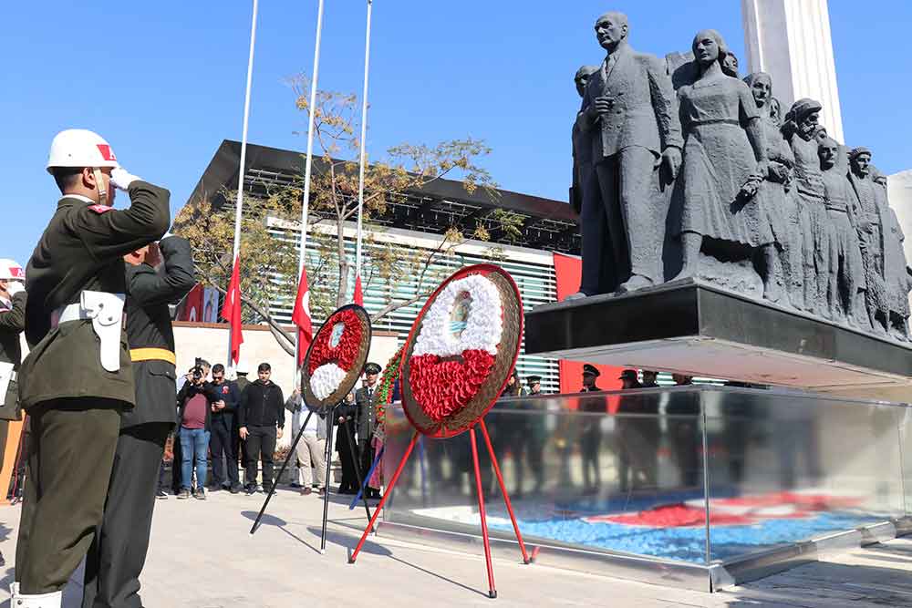 Denizlide Cumhuriyet Bayrami Kutlamalari Celenk Toreniyle Basladi 1