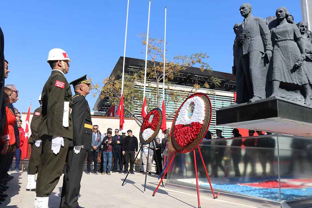 Denizlide Cumhuriyet Bayrami Kutlamalari Celenk Toreniyle Basladi 2