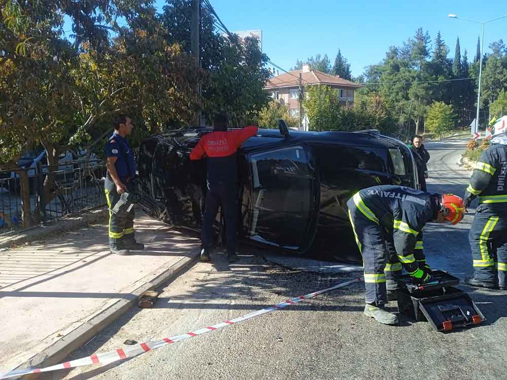 Denizlide Refuje Carpan Otomobil Yan Yatti 2 Yarali 2