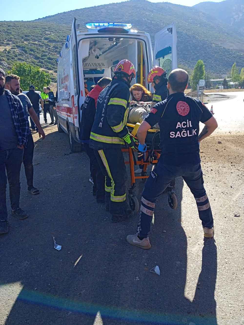 Denizlide Savrulan Otomobil Refujde Ters Donerek Durdu 1