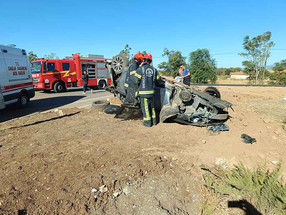 Denizlide Savrulan Otomobil Refujde Ters Donerek Durdu 2