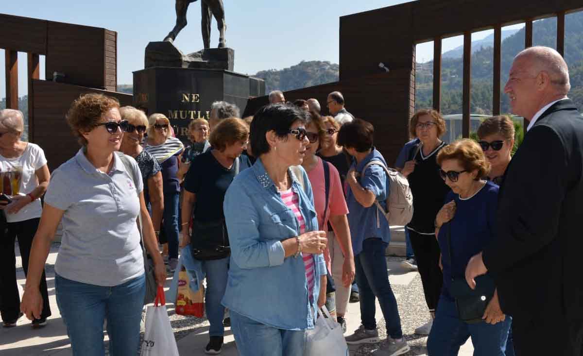 Emekli Ogretmenlerden Baskan Murat Kumral A Ziyaret 4