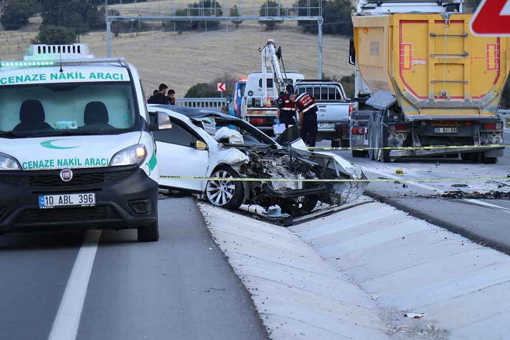 Hafriyat Kamyonuna Arkadan Carpan Surucu Hayatini Kaybetti 1