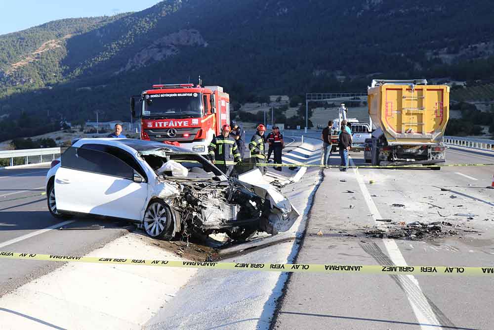 Hafriyat Kamyonuna Arkadan Carpan Surucu Hayatini Kaybetti 3