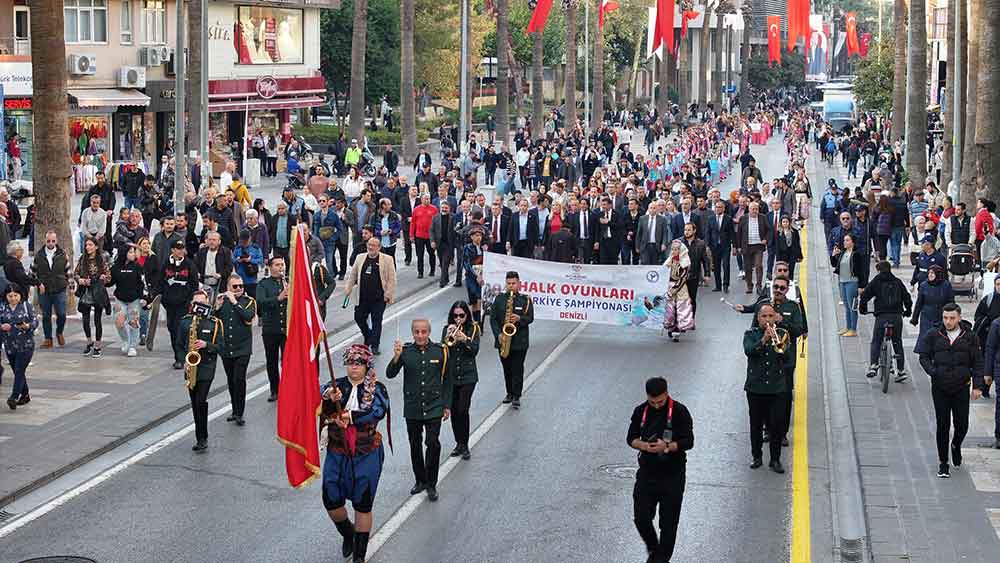 Halk Oyunlari Turkiye Sampiyonasi Kortejle Basladi 3