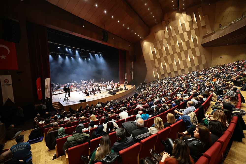 Denizli Buyuksehirden Unutulmayacak Konser 2