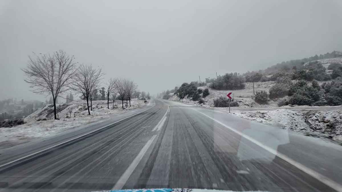 Denizli Cameli Kar Yagisi Kartpostallik Fotograf6