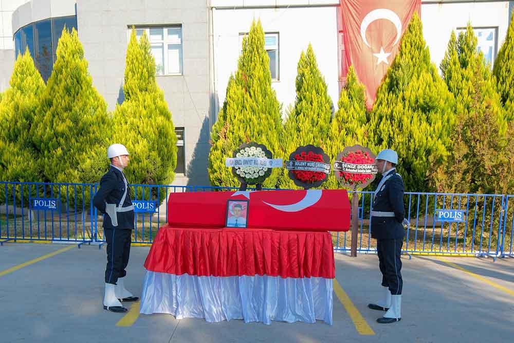 Denizlide Hayatini Kaybeden Polis Memuru Serdar Gulcan Icin Toren Duzenlendi 1