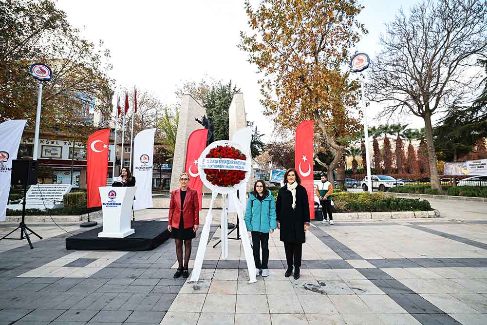 Denizlili Kadinlar Ataturkun Huzurunda