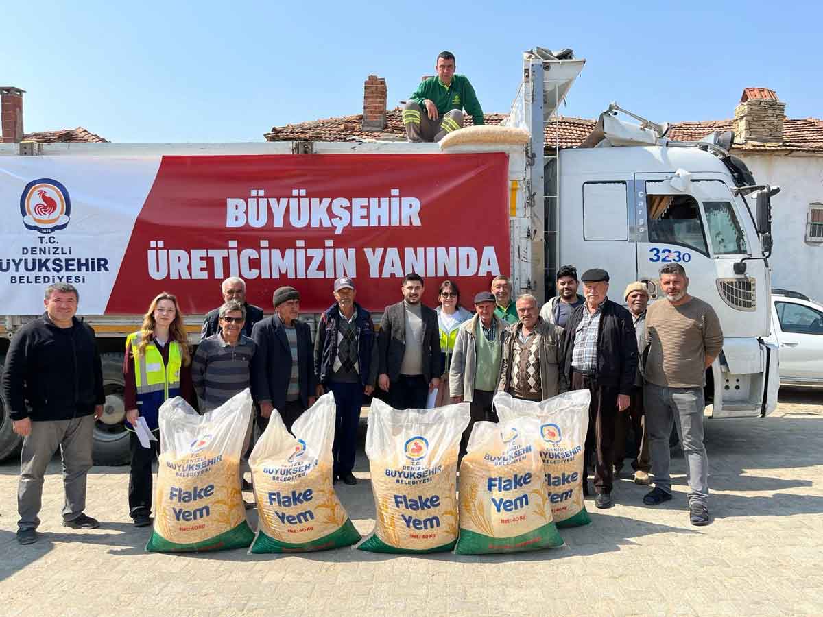 Denizli Buyuksehir Hayvanciya Yem Dagitti1