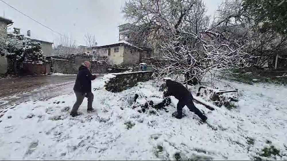 Denizlide Bahar Ve Kis Ayni Gunde Yasandi 4