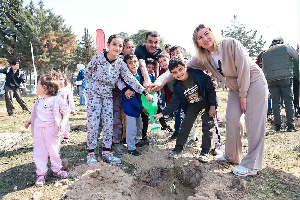 Katledilen 445 Kadin Anisina Denizlide Fidanlar Toprakla Bulustu