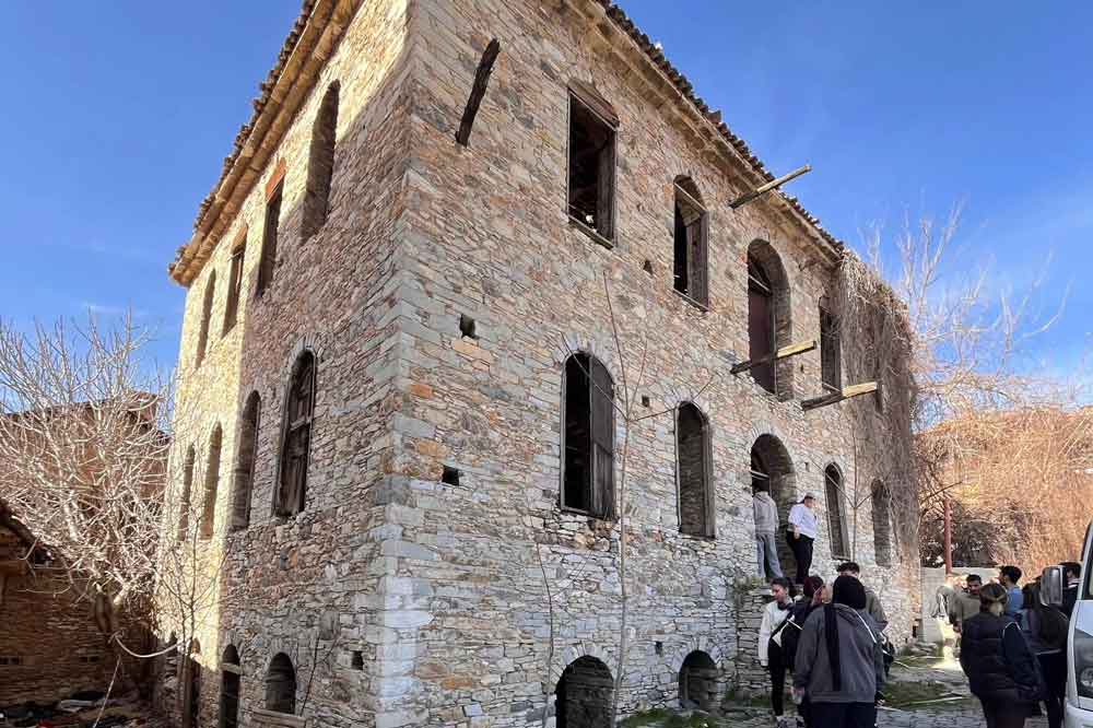 Tavas Belediyesi Tarihi Mimarilere Sahip Cikiyor1