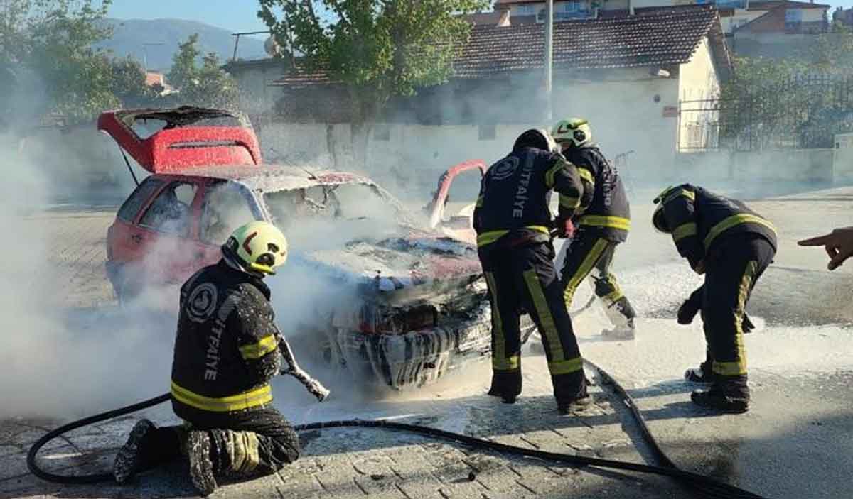 Denizlide Bakimdan Cikan Otomobil Alev Topuna Dondu 1