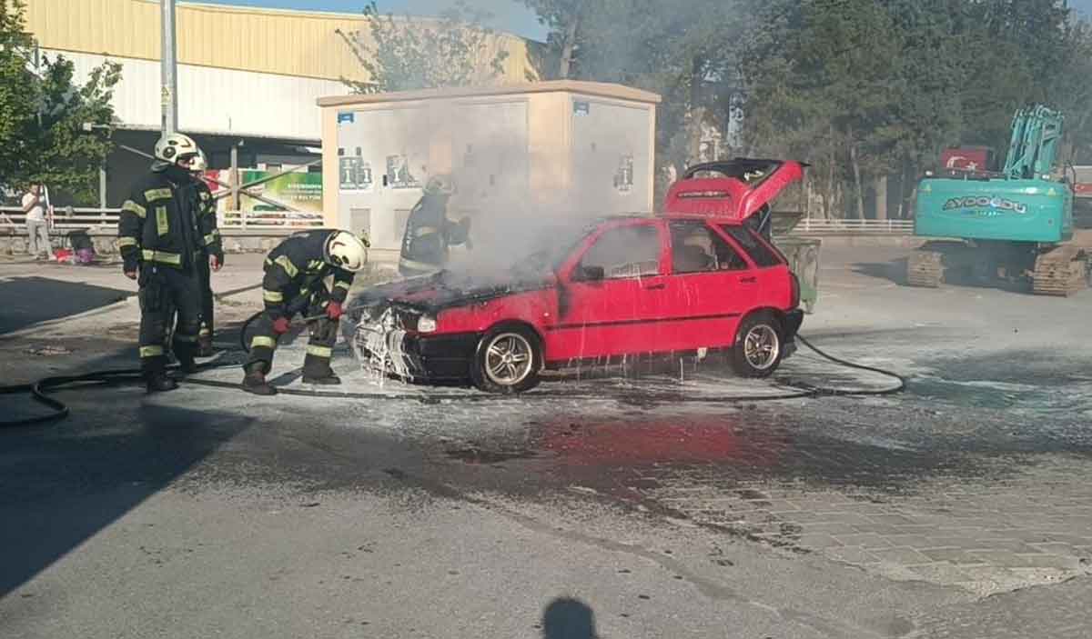 Denizlide Bakimdan Cikan Otomobil Alev Topuna Dondu 2