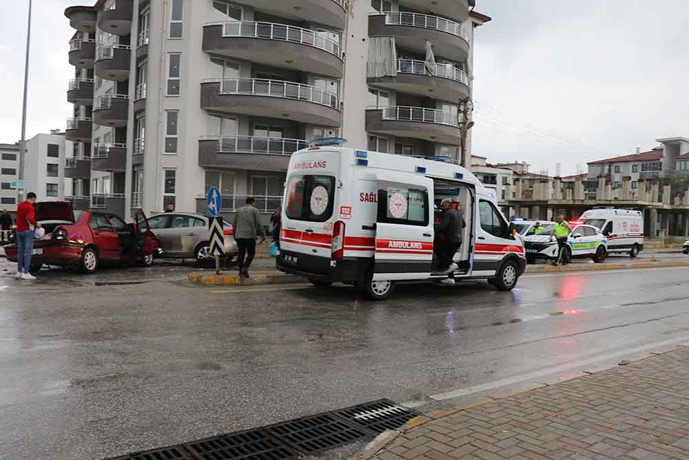 Denizlide Yagisli Hava Kazayida Beraberinde Getirdi 1I Agir 8 Yarali 2