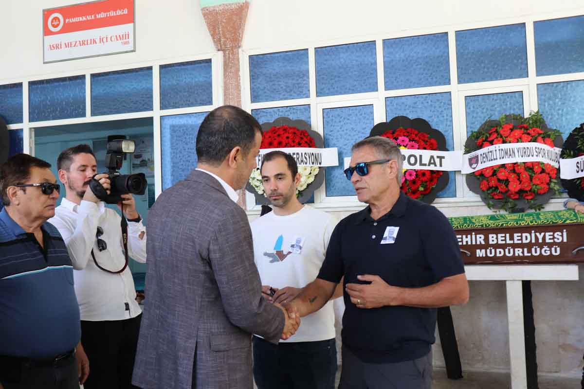 Ersun Yanal Teknik Direktor Anne Baba Defnedildi1