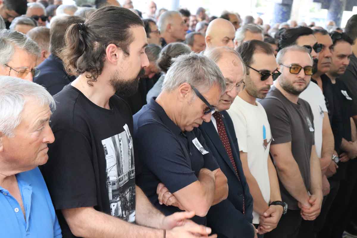 Ersun Yanal Teknik Direktor Anne Baba Defnedildi4