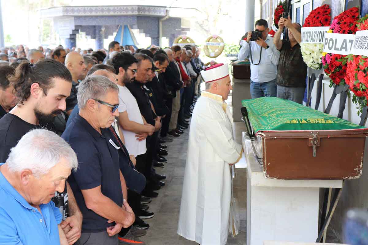 Ersun Yanal Teknik Direktor Anne Baba Defnedildi5