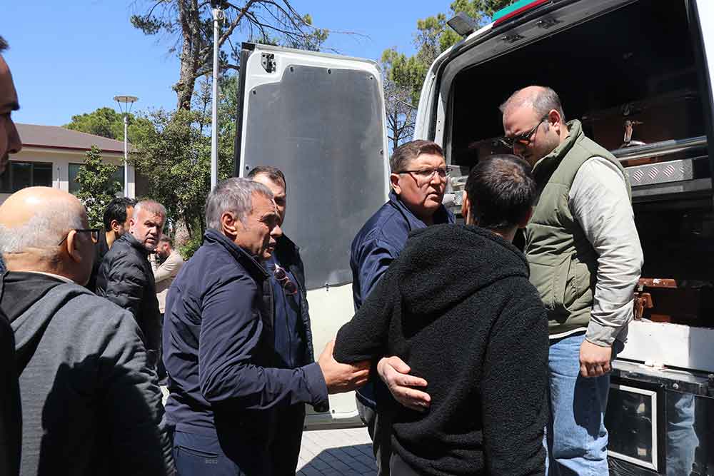 Ersun Yanalin Annesi Denizlide Son Yolculuguna Ugurlandi 1