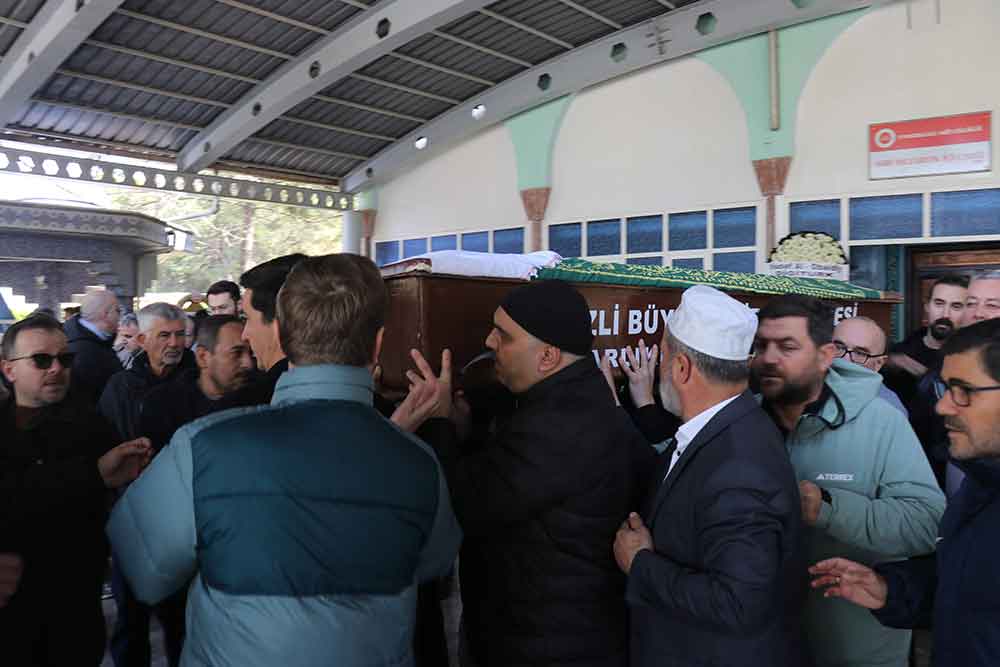 Ersun Yanalin Annesi Denizlide Son Yolculuguna Ugurlandi 4