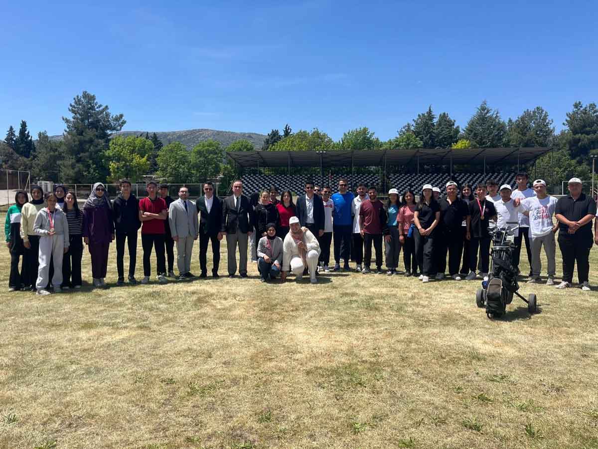 Denizli Cal Huzurevi Golf Oynadi3