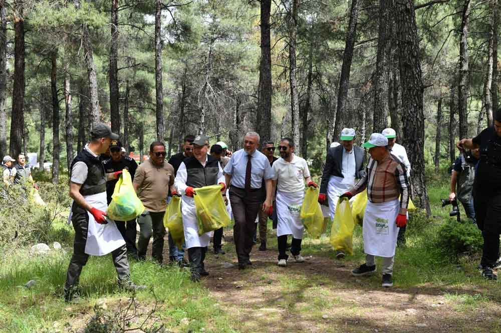 Denizli Orman Yangini Copleri Topladilar2