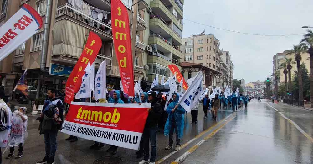 Denizlide 1 Mayis Isci Bayrami Yagis Altinda Kutlandi 1